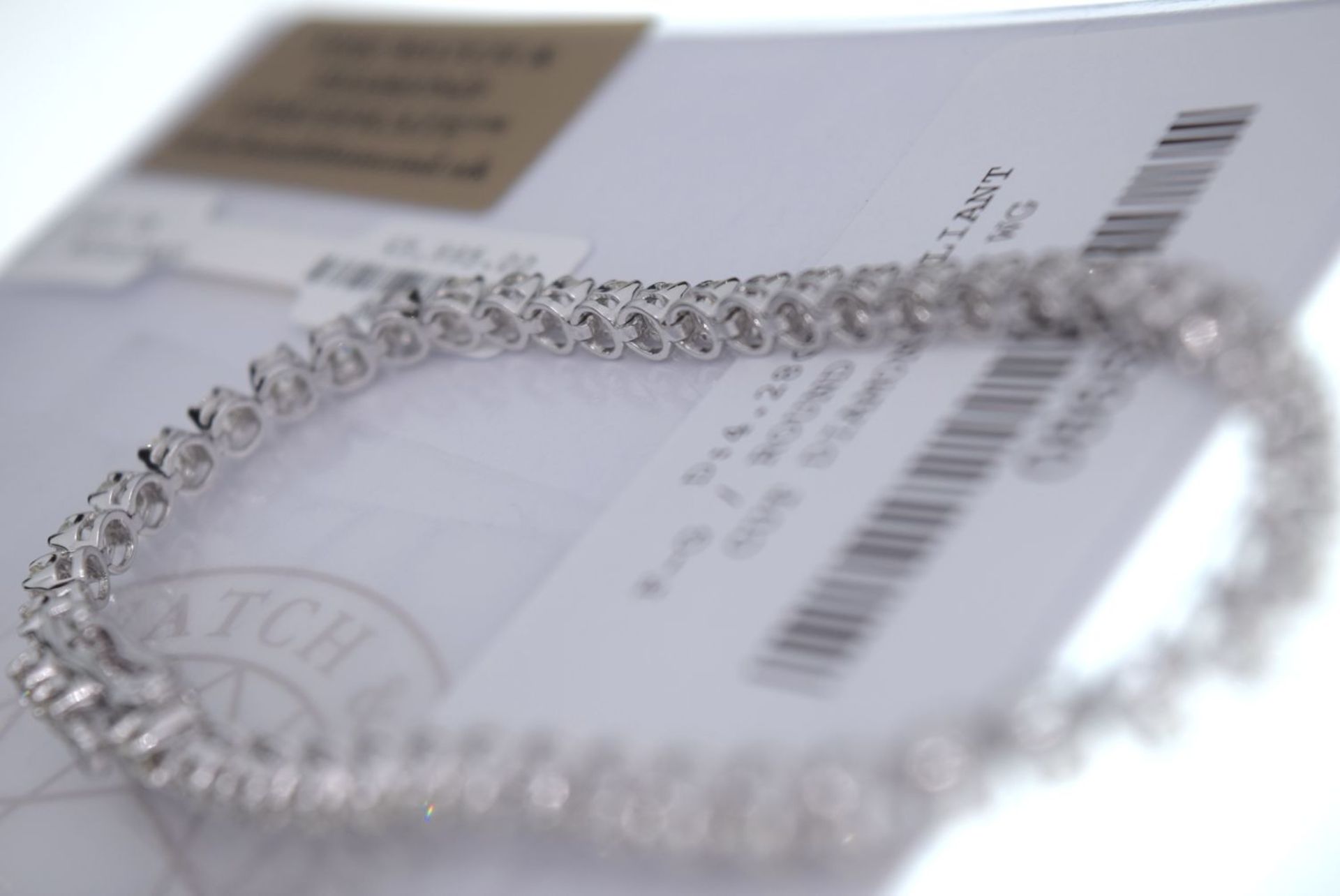 STUNNING 4.28ct White Gold Diamond Tennis Bracelet (*VS - F/G* Clarity & Colour) - Certificate & Box - Image 6 of 12