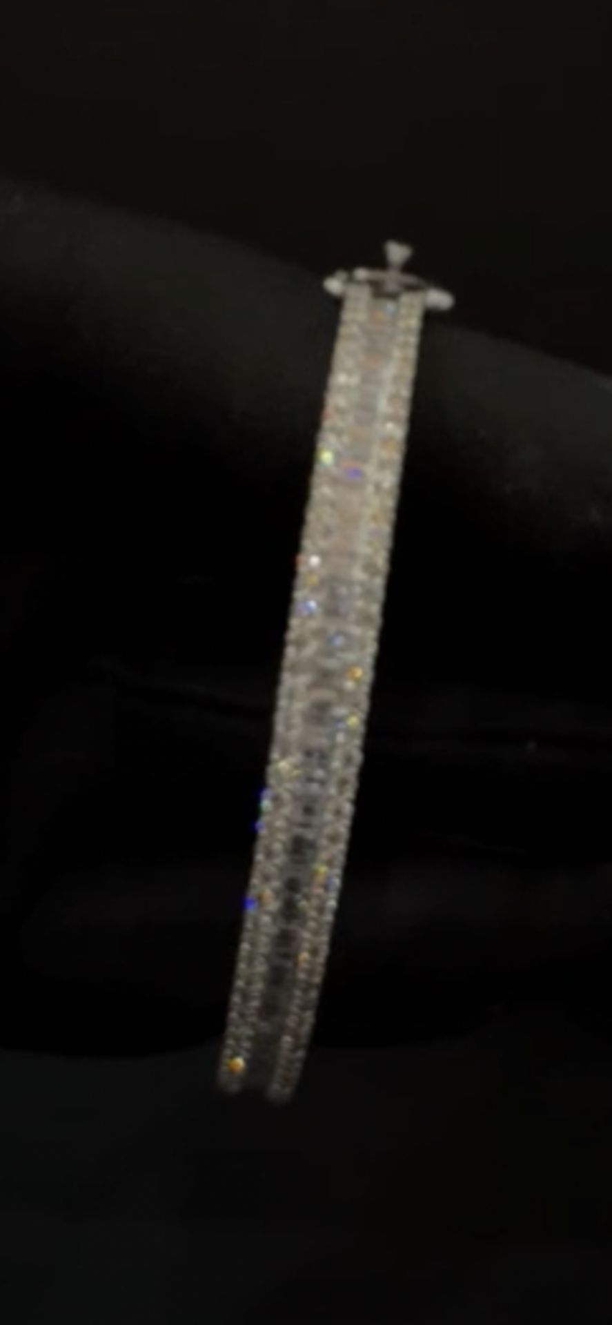 4.00ct DIAMOND HINGED BANGLE F/SI SET IN WHITE GOLD - Image 2 of 2