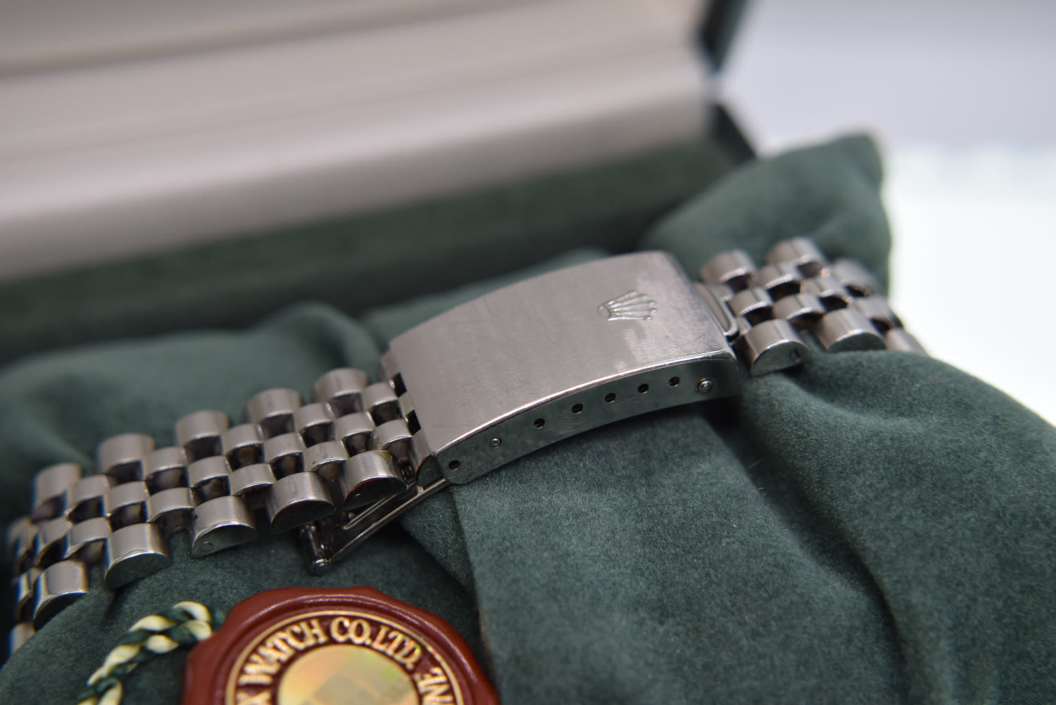 ROLEX DATEJUST 36MM STAINLESS STEEL MODEL WITH JUBILEE BRACELET (SILVER DIAL, FLUTED BEZEL) - Image 6 of 8