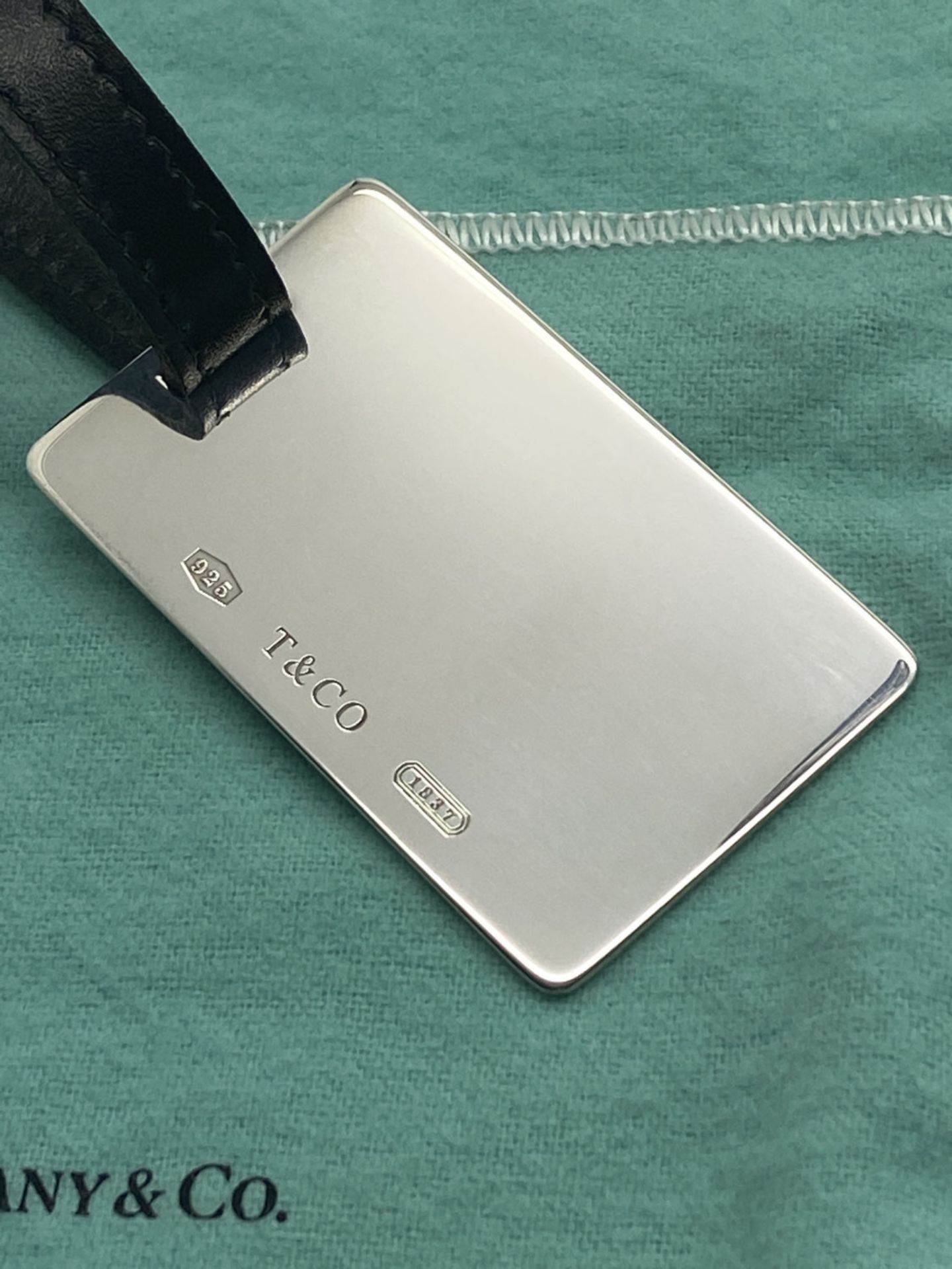 TIFFANY & CO 925 SILVER LUGGAGE TAG IN EXCELLENT CONDITION WITH TIFFANY POUCH - Image 2 of 4