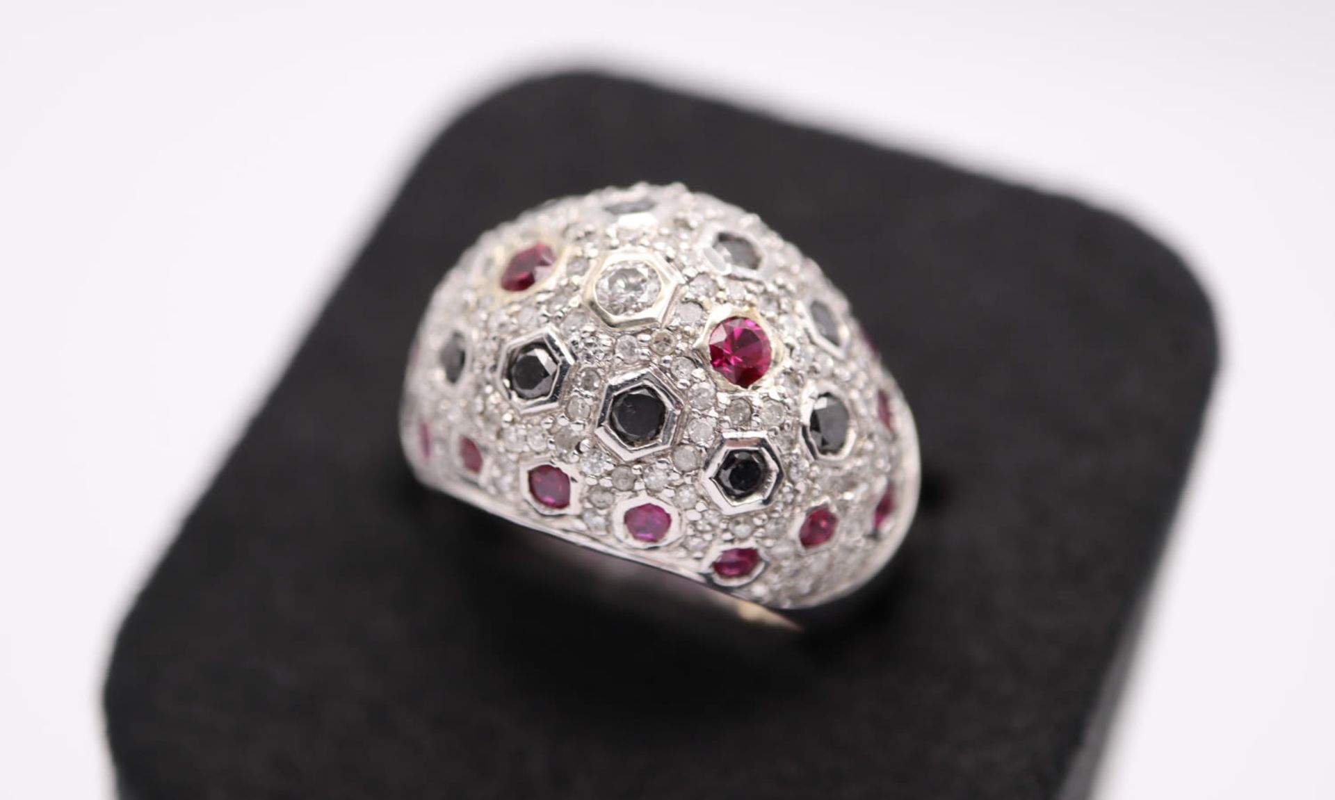 18K GOLD RING with RUBIES & DIAMONDS - UK SIZE: M