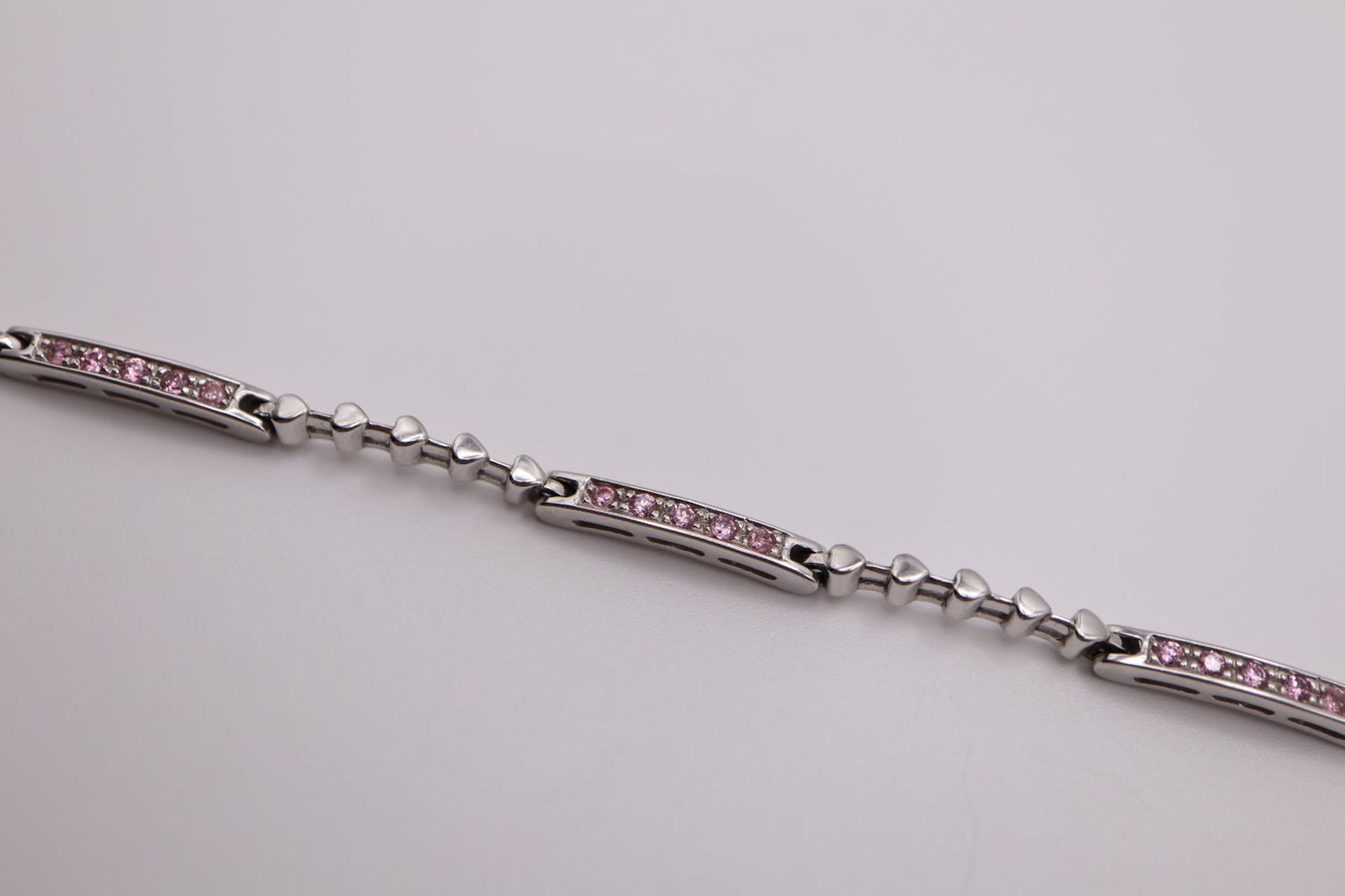 PINK SAPPHIRE & 18CT WHITE GOLD BRACELET - Image 2 of 5
