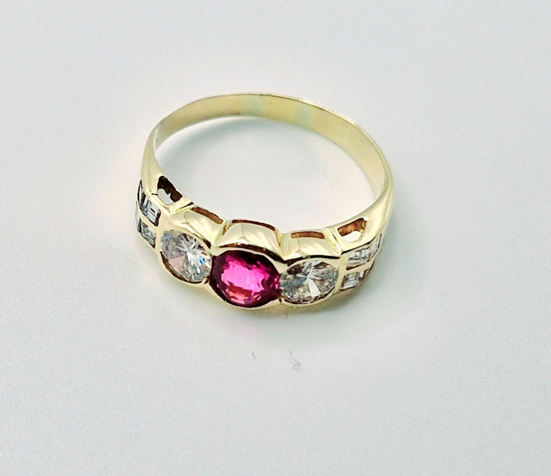 18K YELLOW GOLD - 1.70CT PINK SAPPHIRE & DIAMOND RING - £4K VALUATION - Image 4 of 4