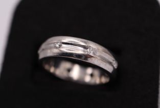 PLATINUM '950' & DIAMOND RING (0.40CT) - UK SIZE: M 1/2