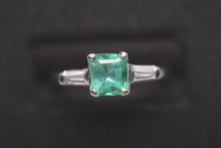 PLATINUM EMERALD AND DIAMOND RING APPROX 1.00CT GREEN EMERALD CENTRE (BAGUETTE DIAMONDS) - SIZE L