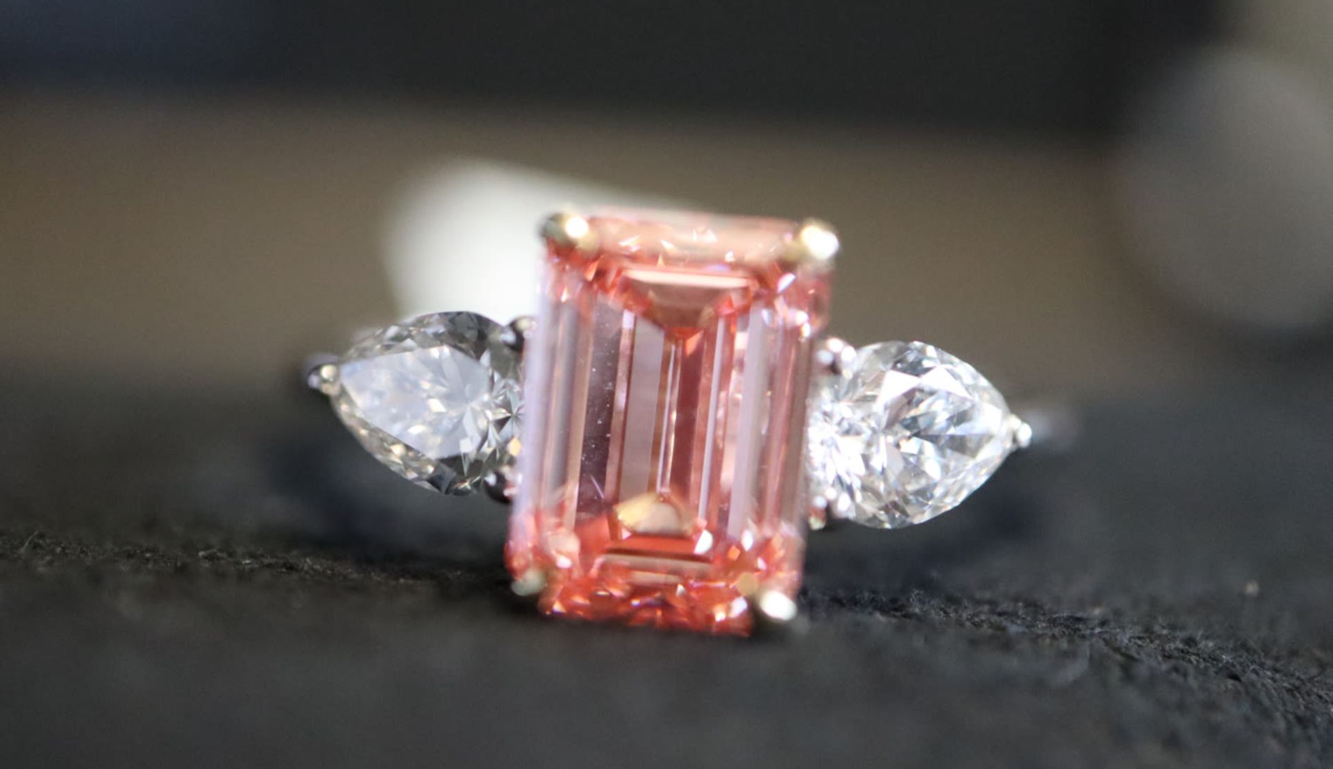 2.71CT PINK & WHITE DIAMOND TRILOGY RING, set in '950' PLATINUM MOUNT (EMERALD & PEAR CUTS) - Image 5 of 14