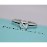 BEAUTIFUL DIAMOND TIFFANY & CO. "LUCIDA" VVS PLATINUM SOLITAIRE (BOX & DIAMOND CERT £9,995.00)