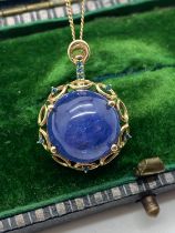 9ct GOLD STUNNING TANZANITE APPROX. 7.00ct AND BLUE DIAMOND PENDANT WITH CHAIN APPROX. LENGTH 16'