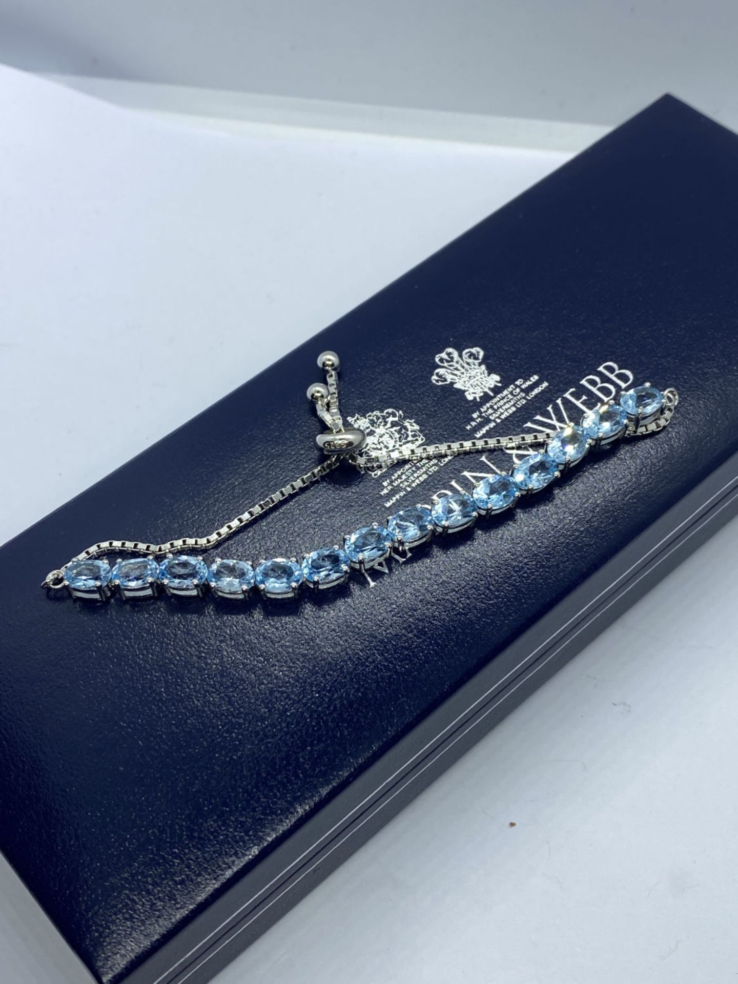 BEAUTIFUL APPROX. 7.00ct SWISS BLUE TOPAZ ADJUSTABLE TENNIS BRACELET - WILL FIT UP TO 8' WRIST