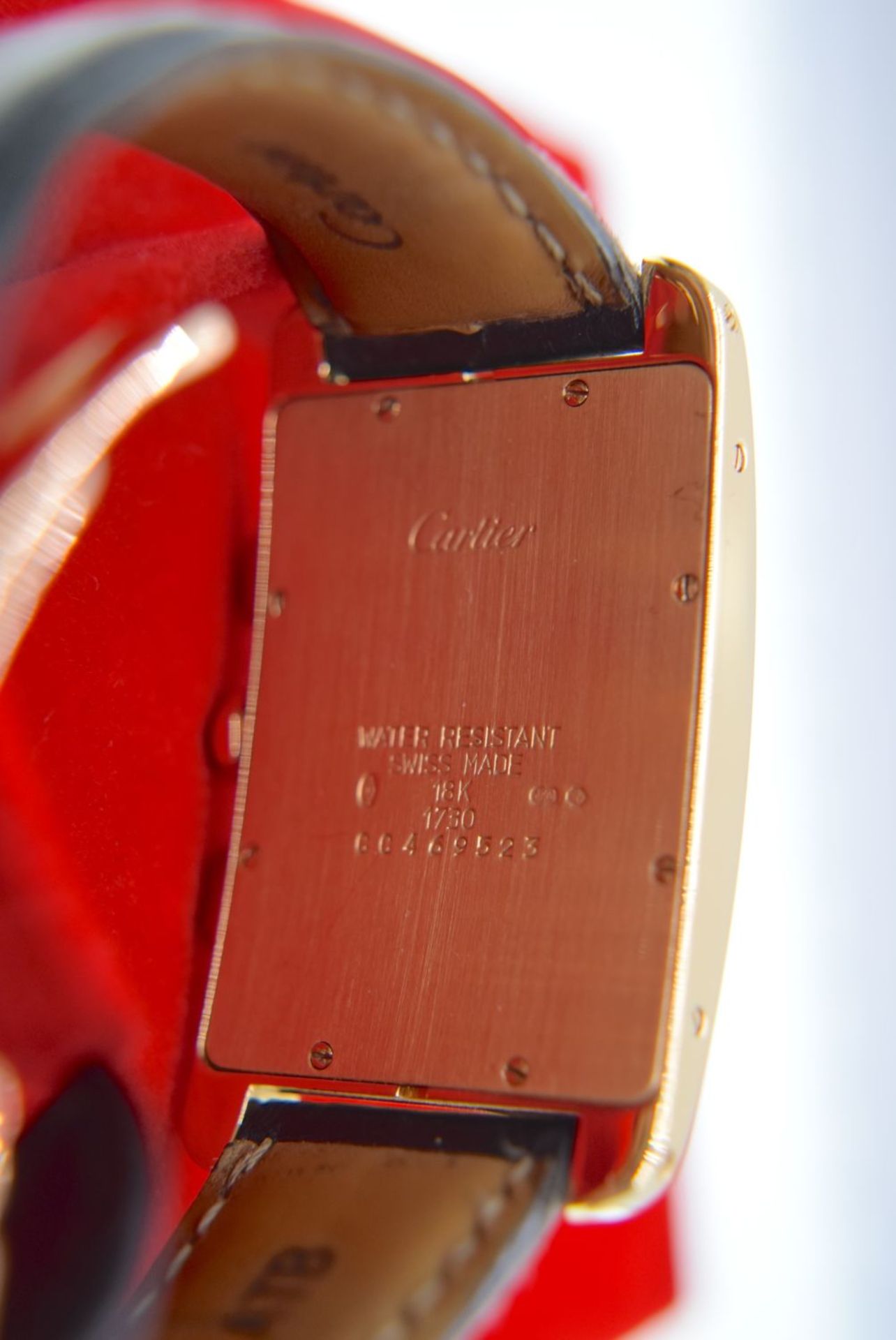 18K GOLD CARTIER TANK AMERICAINE REF. 1730 ON BLACK LEATHER WITH CARTIER SIGNED CLASP - Image 8 of 8