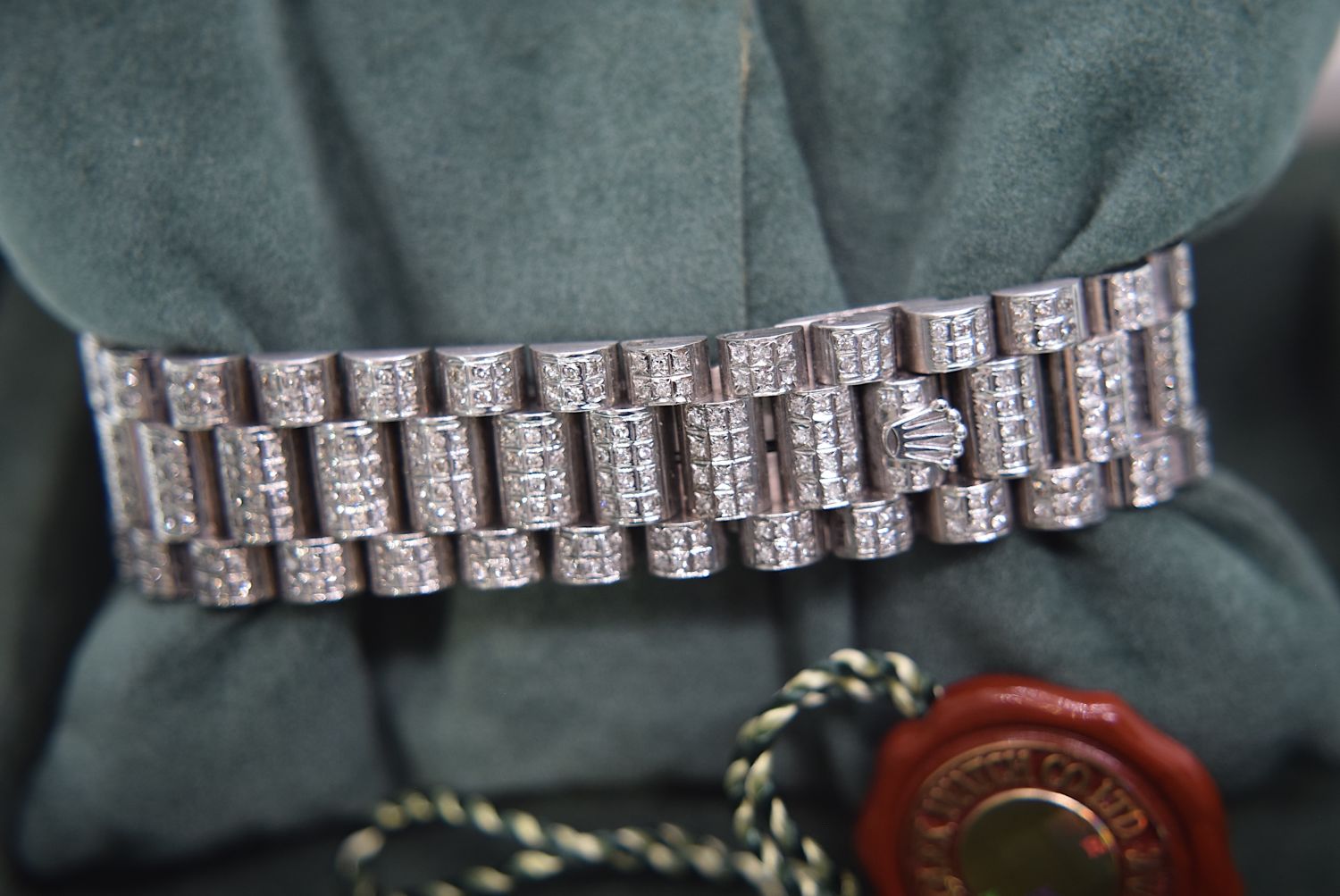 WATCH MARKED ROLEX DAY DATE (DIAMOND ENCRUSTED) MO - Image 10 of 13