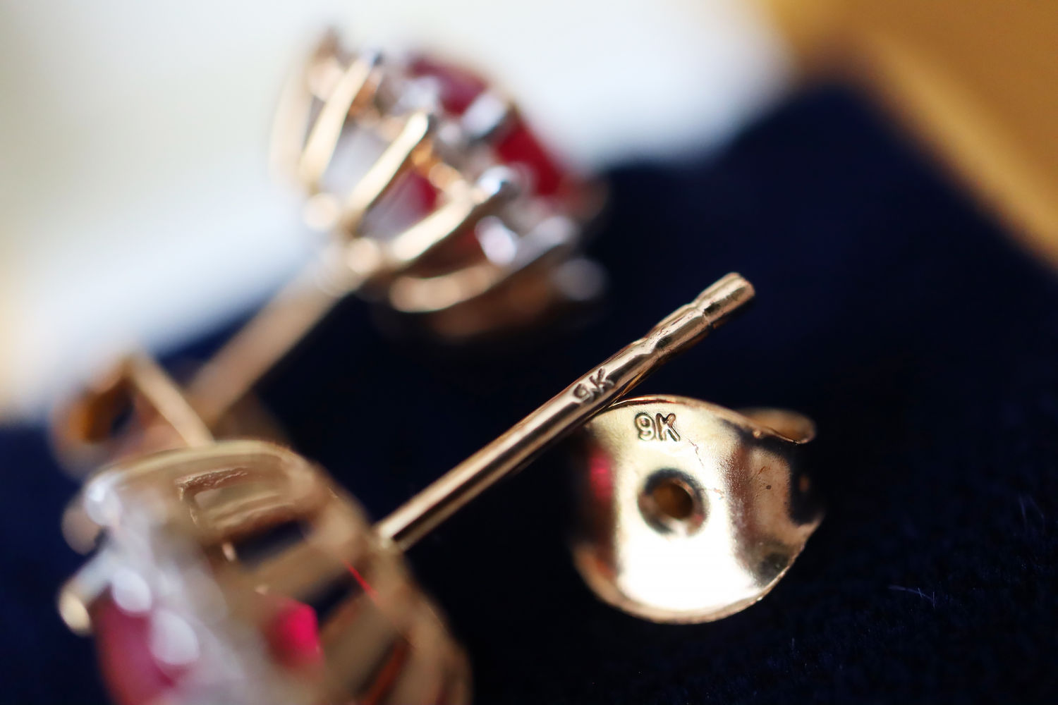 2.52CT RUBY & DIAMOND SET EAR STUDS IN YELLOW GOLD (ROUND BRILLIANT CUTS) - Image 3 of 4