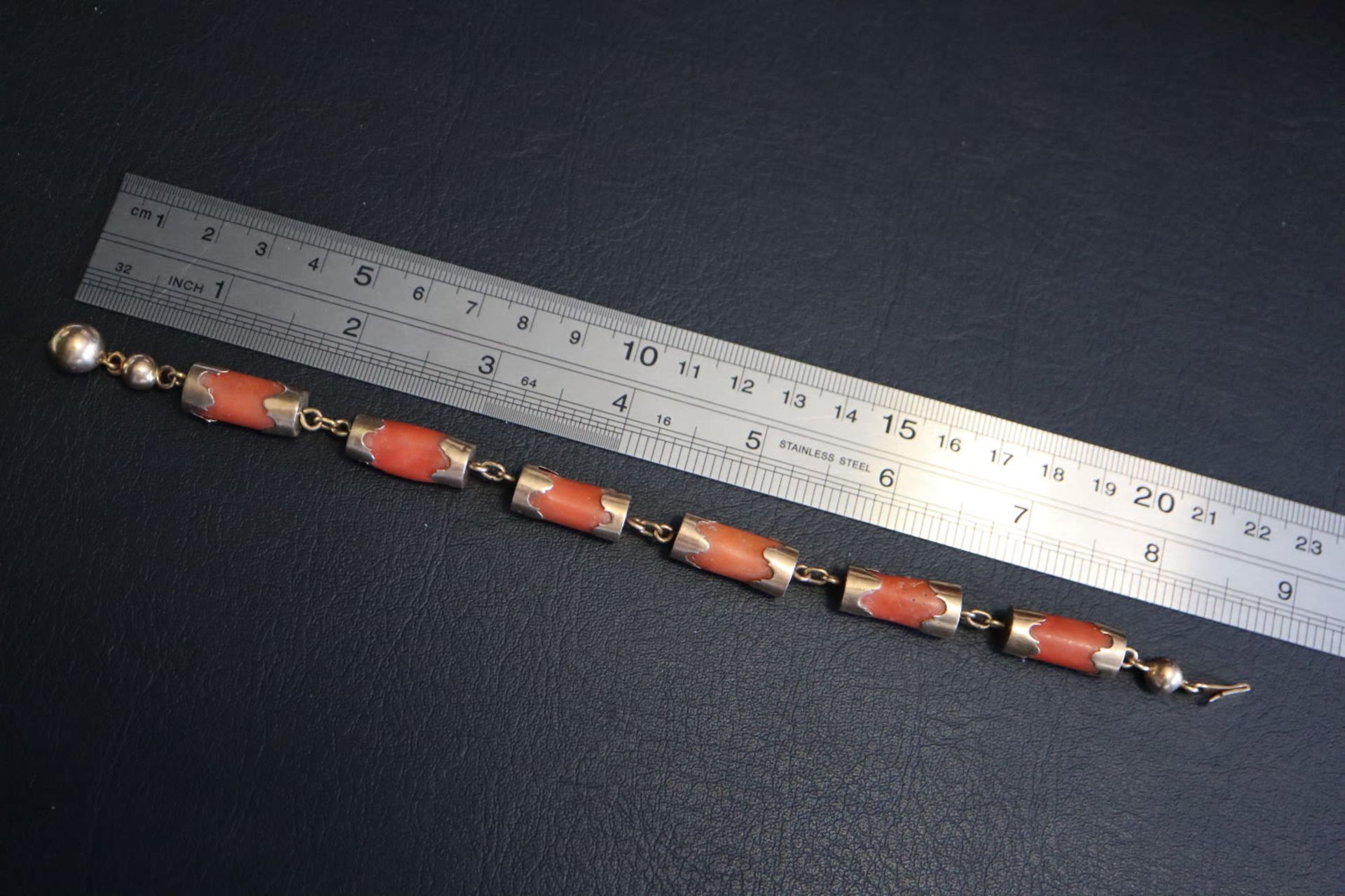 14K GOLD & ORANGE CORAL BRACELET - Image 2 of 3