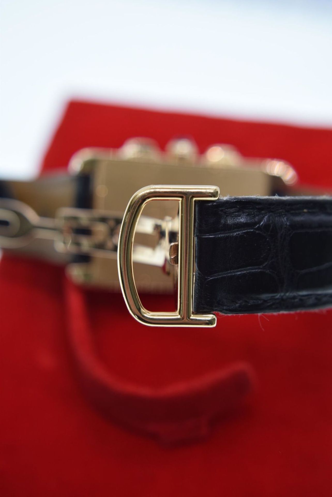 18K GOLD CARTIER TANK AMERICAINE REF. 1730 ON BLACK LEATHER WITH CARTIER SIGNED CLASP - Image 5 of 8
