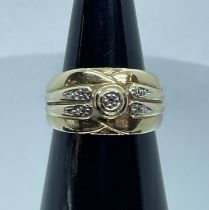 9ct gold ring with diamonds