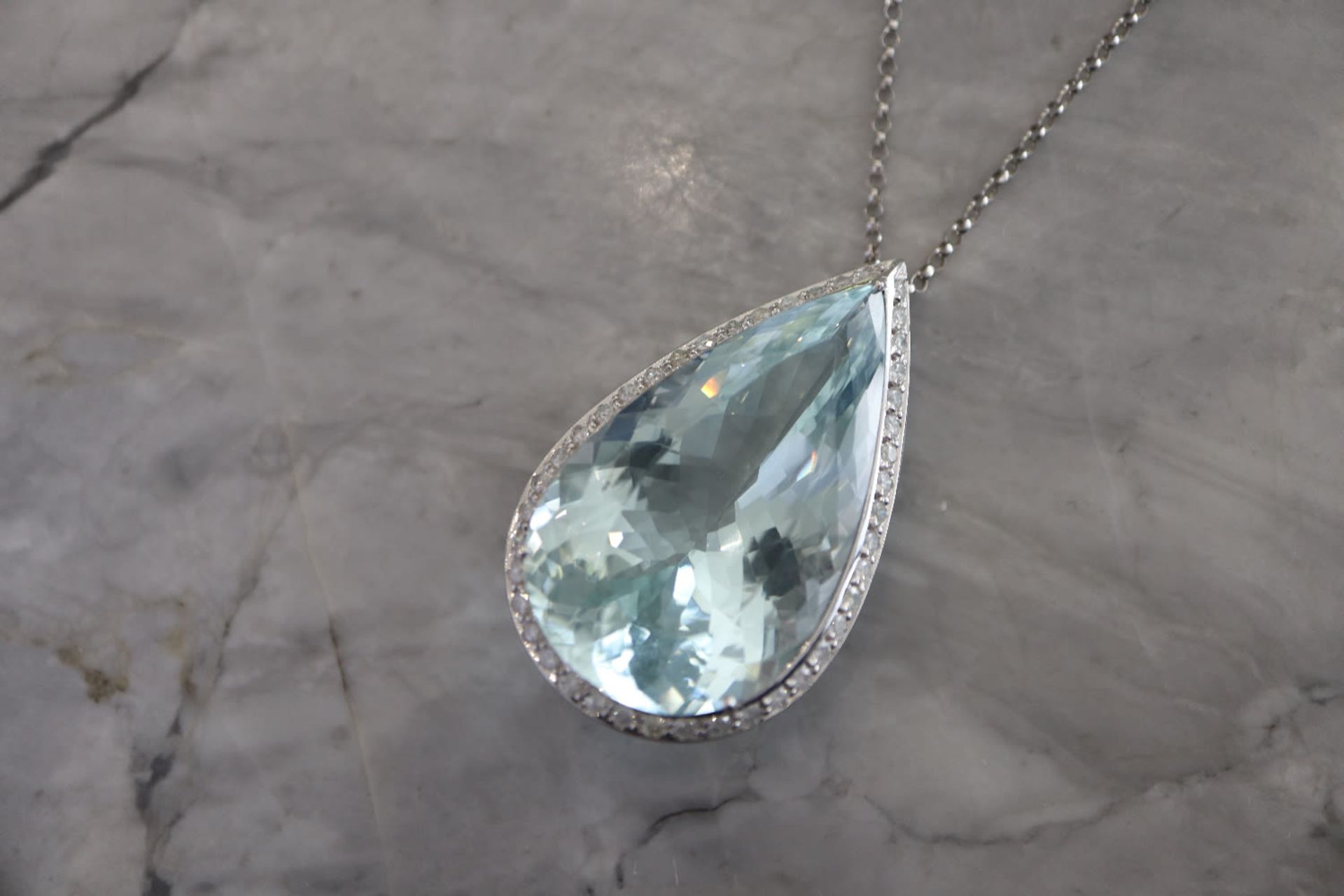 *** 67.55CT DIAMOND & AQUAMARINE *** PENDANT in 18K WHITE GOLD - Image 4 of 10