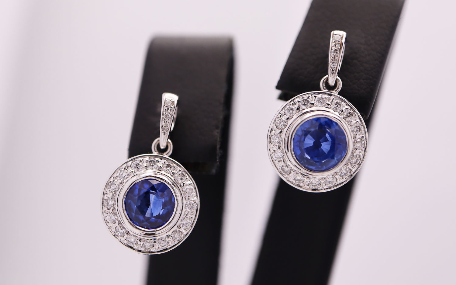 2.00CT STUNNING 'CORNFLOWER BLUE' SAPPHIRE & DIAMOND DROP EARRINGS set in 18K WHITE GOLD '750' - Image 2 of 4