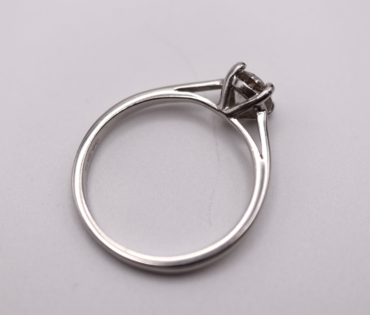 PLATINUM & DIAMOND (0.30CT) RING - UK SIZE: J 1/2 - Image 3 of 4