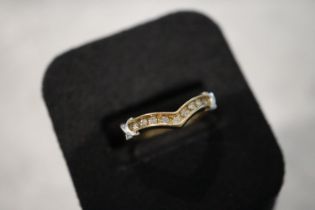 9CT GOLD & DIAMOND (0.35CT) RING - UK SIZE: O