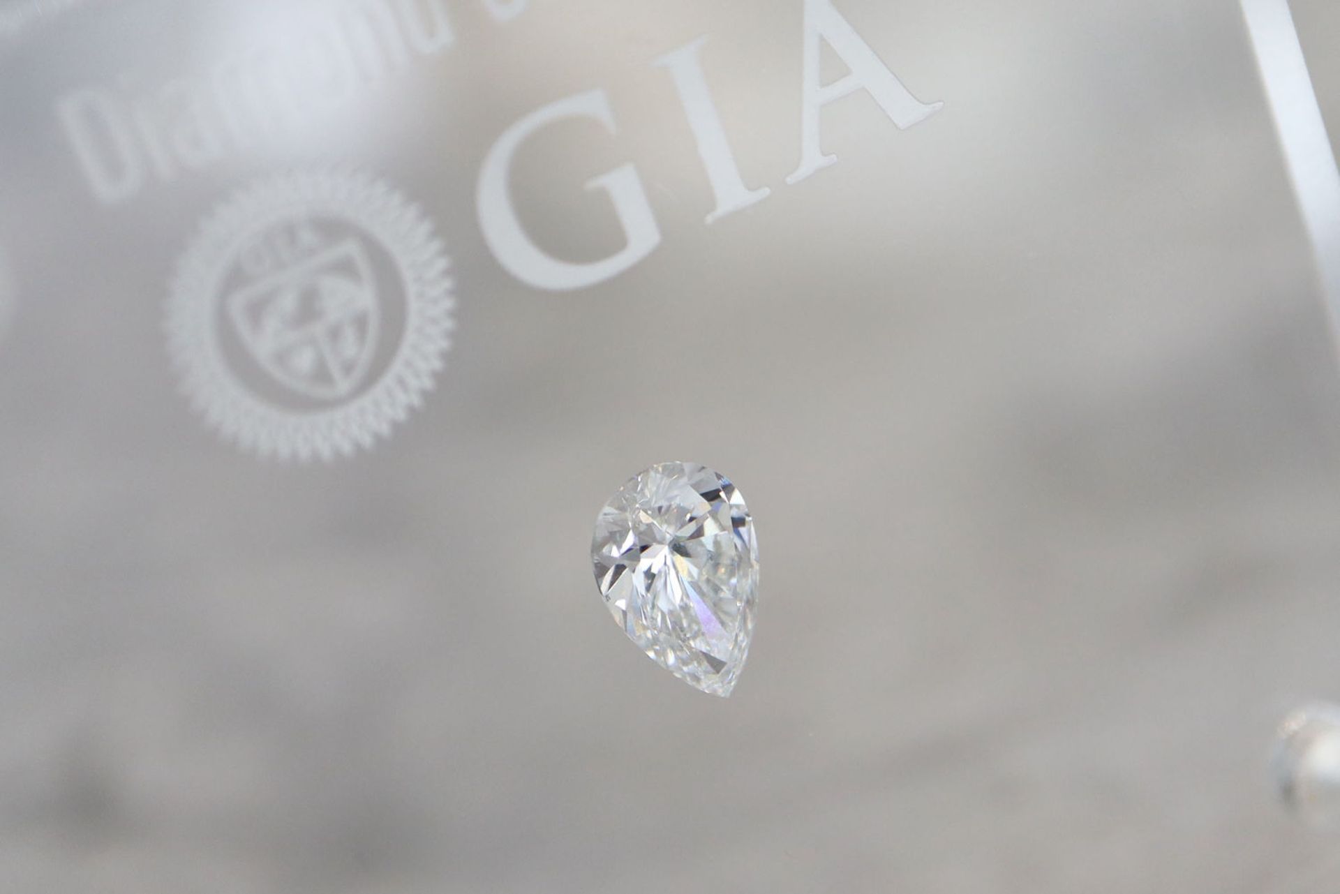 1.02CT DIAMOND; *GIA* CERTIFIED LOOSE PEAR CUT DIAMOND IN GIA CASE! - Image 2 of 9