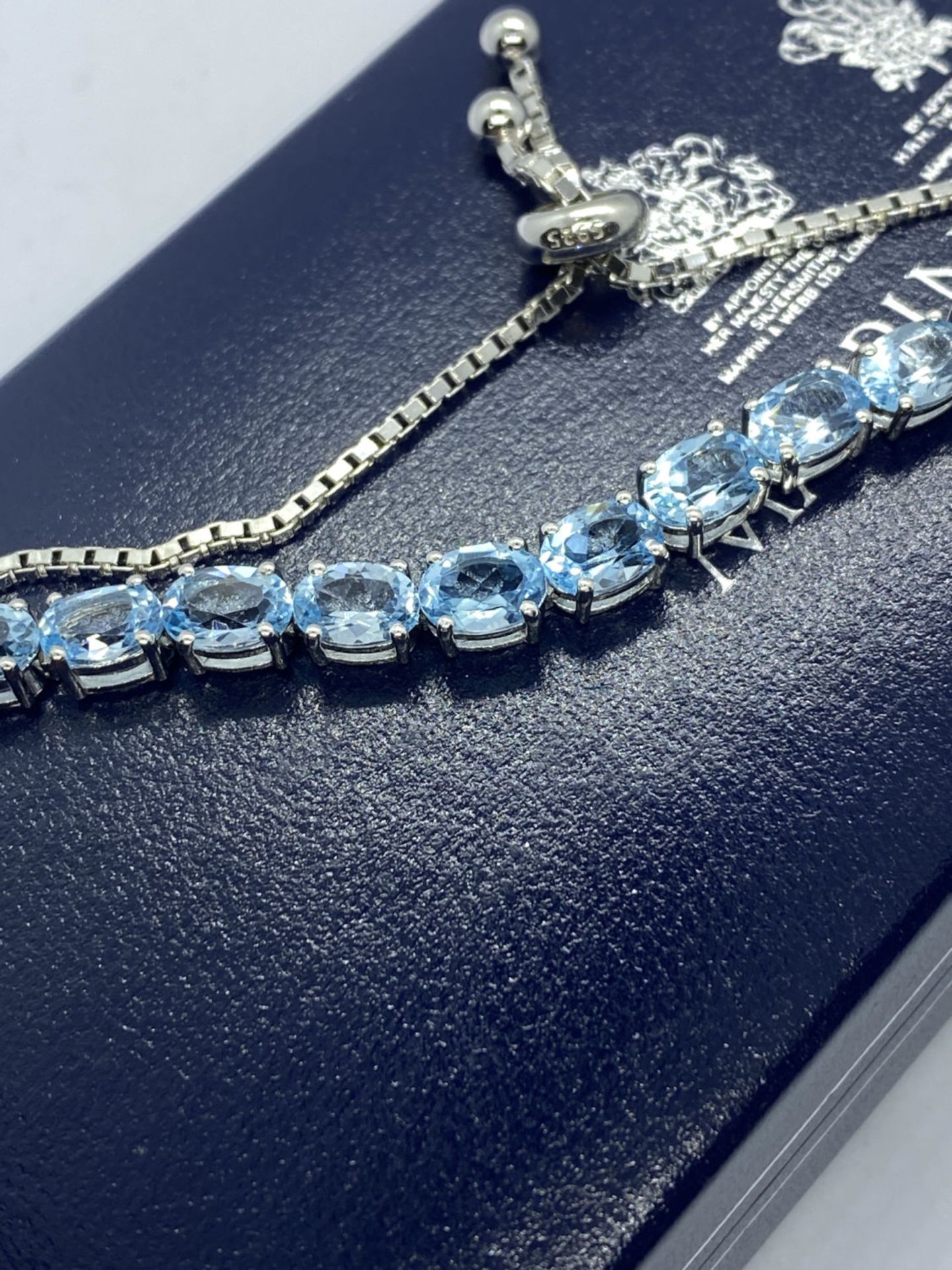 BEAUTIFUL APPROX. 7.00ct SWISS BLUE TOPAZ ADJUSTABLE TENNIS BRACELET - WILL FIT UP TO 8' WRIST - Image 2 of 2