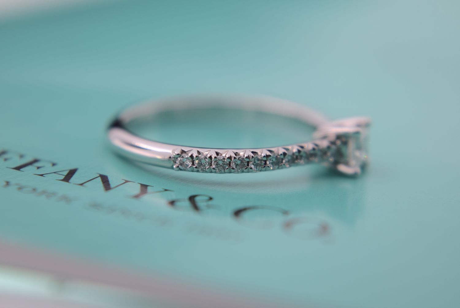 TIFFANY & CO. ""NOVO"" PRINCESS VVS1/F DIAMOND RING IN PLATINUM DIAMOND BAND (WITH BOX & CERTIFICATE - Image 7 of 14