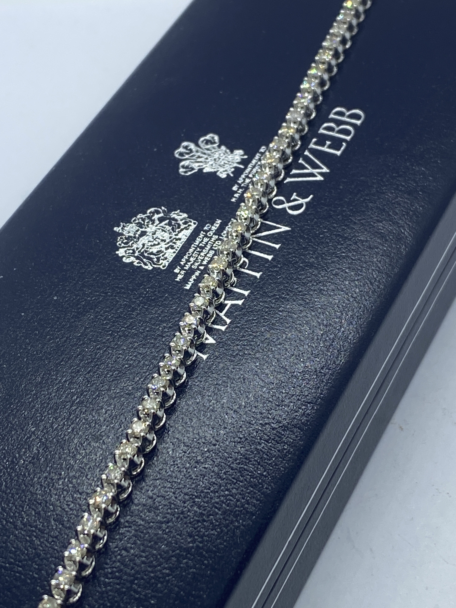 STUNNING 4.00ct NATURAL DIAMOND TENNIS BRACELET SET WHITE GOLD - F/G/H SI1 APPROX -£5800 INSURANCE V - Image 2 of 3