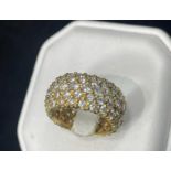 4.40CT DIAMOND RING (ROUND BRILLIANT CUT) - SET IN YELLOW GOLD (TOTAL WEIGHT: 7.90g)