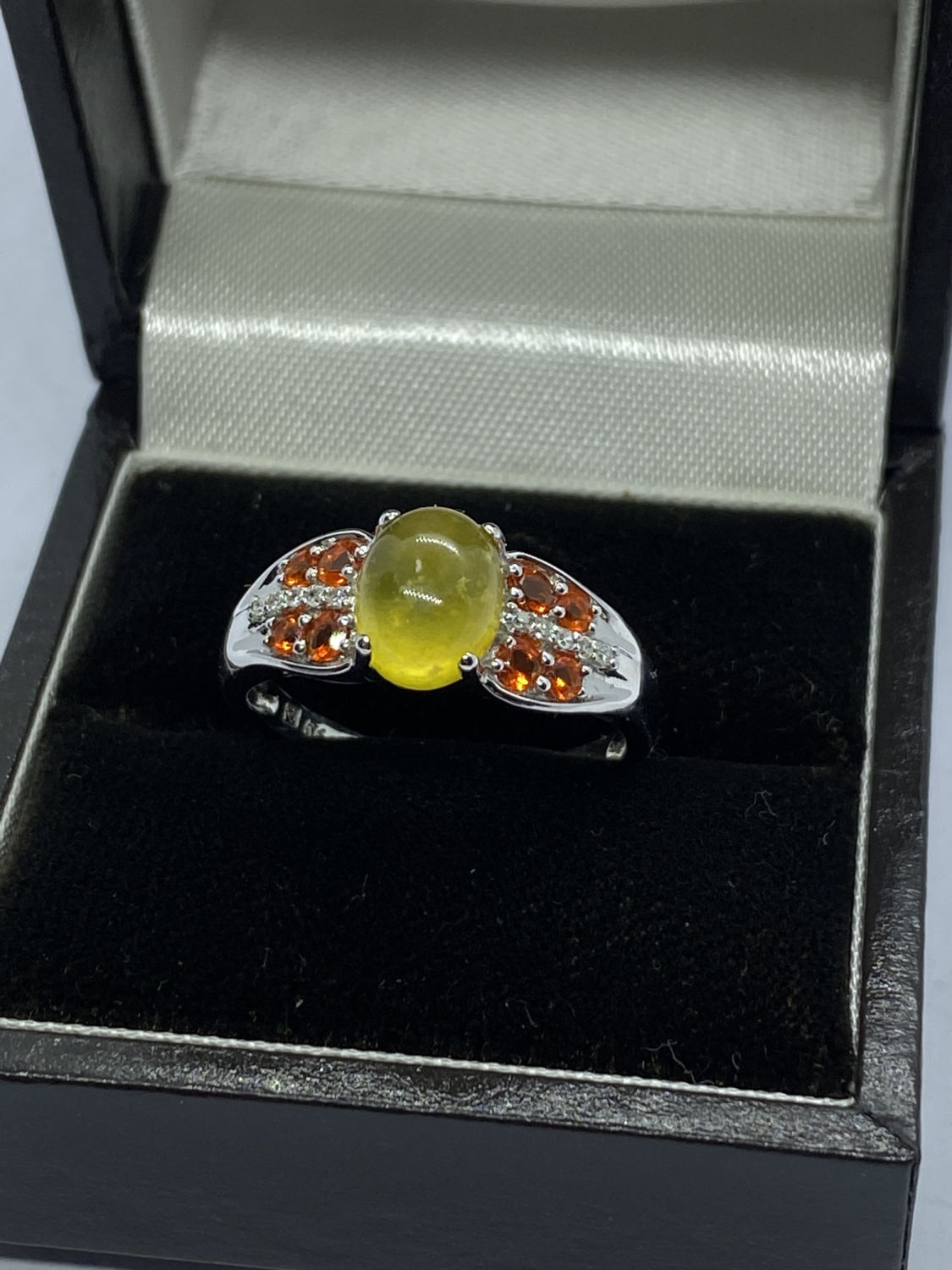 14CT WHITE GOLD CABOCHON YELLOW OPAL, DIAMOND & FIRE OPAL RING - SIZE T APPROX