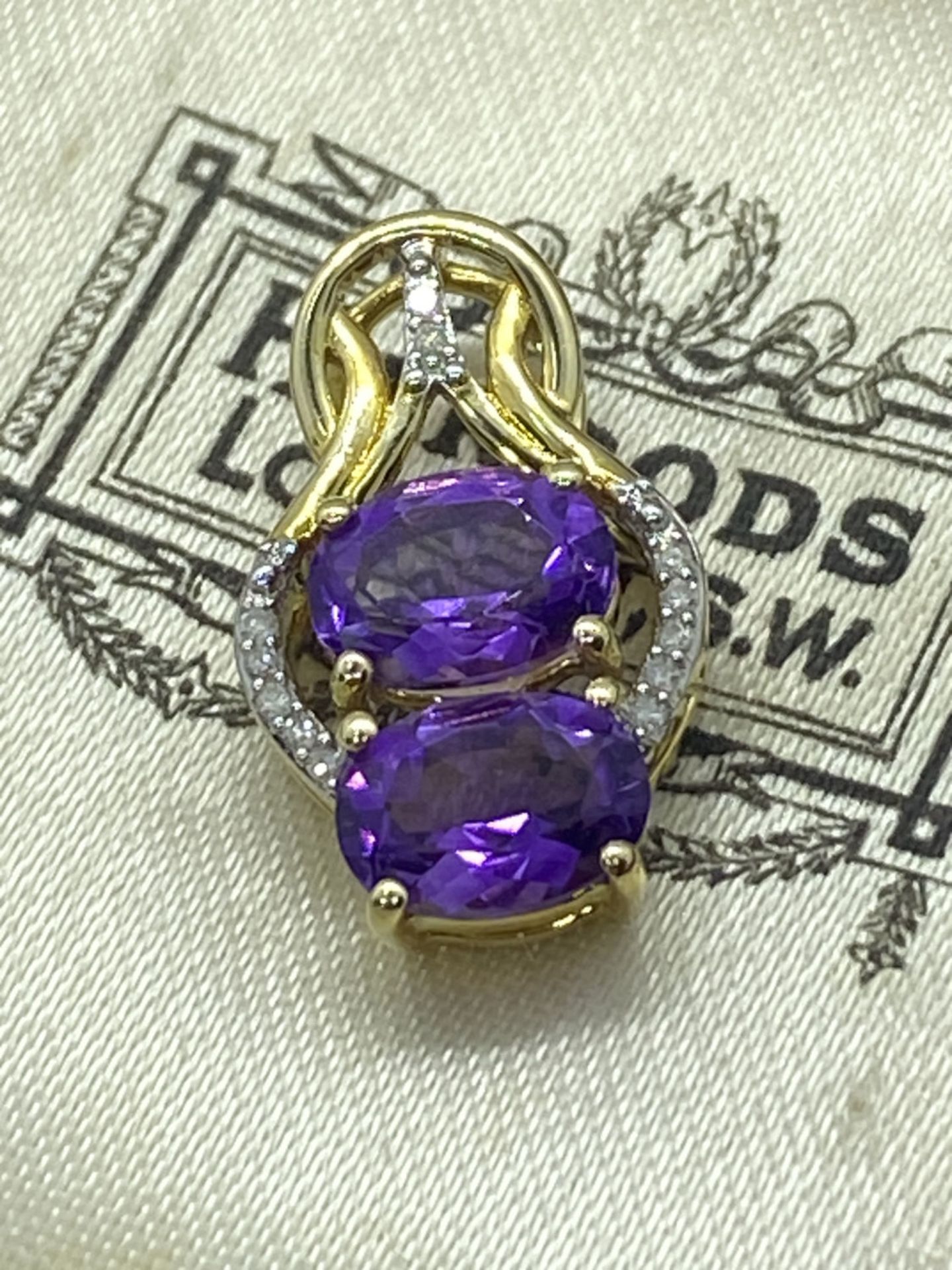 MOROCCAN AMETHYST 10ct YELLOW GOLD PENDANT APPROX. 20mm X 10mm