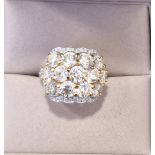 STUNNING! * 5.86CT * DIAMOND CLUSTER RING in 18K GOLD (Total Weight: 6.50g)