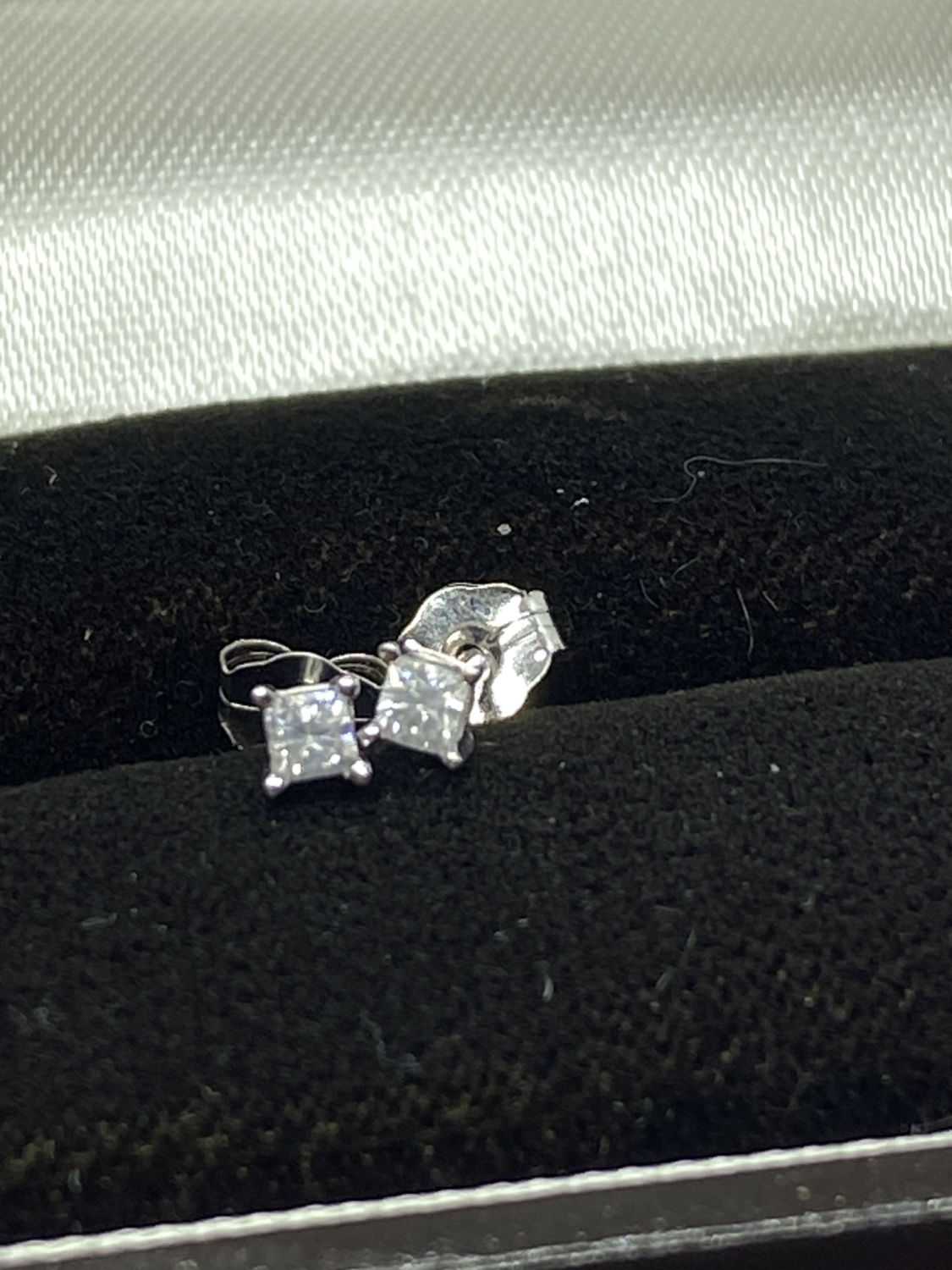14CT WHITE GOLD PRINCESS CUT EARRINGS - Image 2 of 2