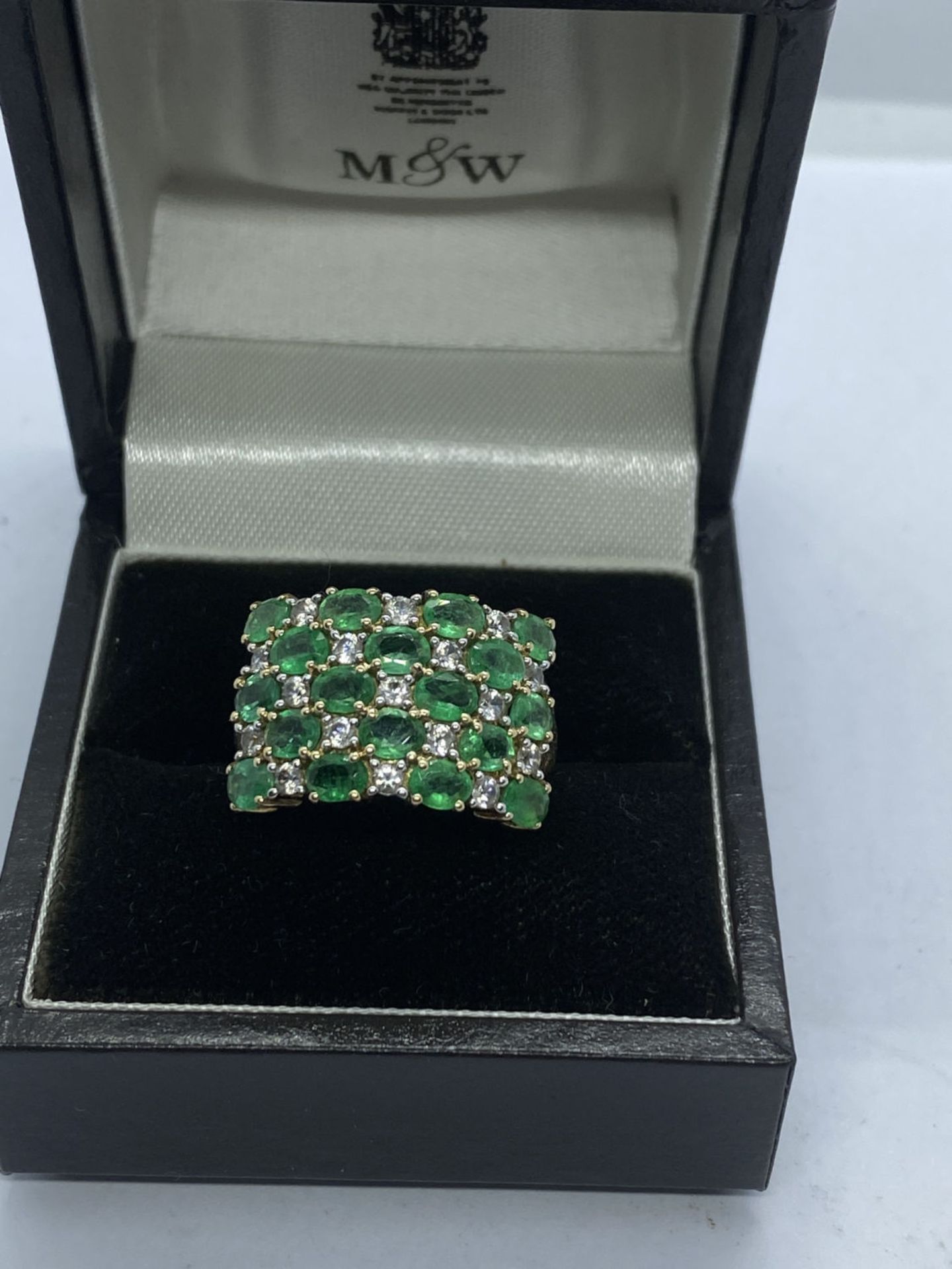 9CT YELLOW GOLD APPROX 3.00CT COLOMBIAN EMERALD CLUSTER RING - Image 2 of 3