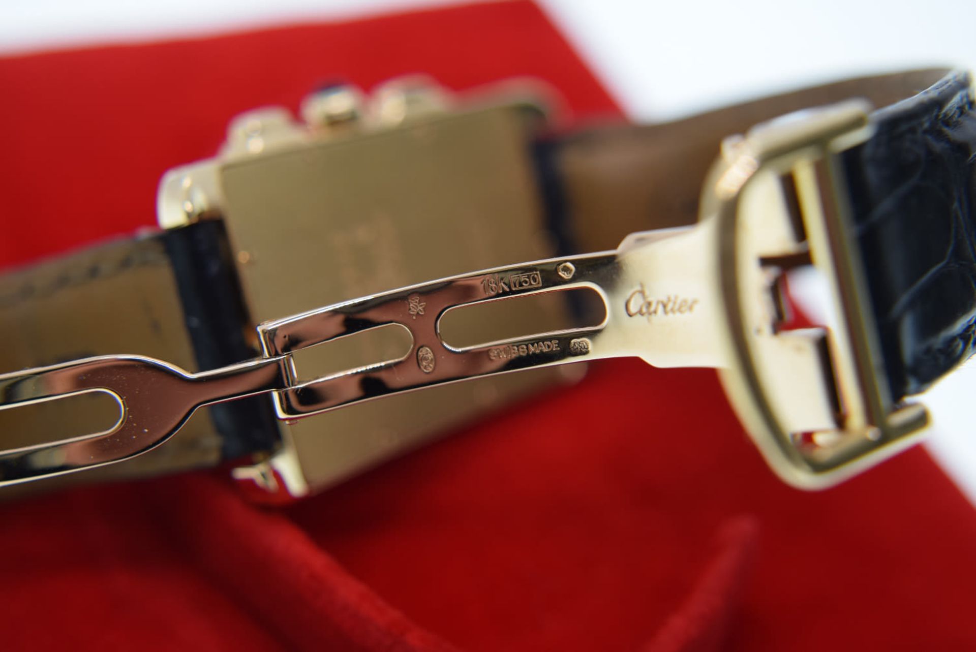 18K GOLD CARTIER TANK AMERICAINE REF. 1730 ON BLACK LEATHER WITH CARTIER SIGNED CLASP - Image 4 of 8