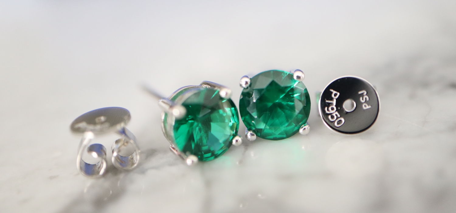 *STUNNING '950' PLATINUM SET - 1.50CT EMERALD STUD EARRINGS - Image 2 of 11