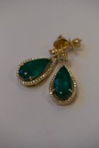 4.17CT EMERALD & DIAMOND DROP EARRINGS - SET IN 18K GOLD (5.75g Total Weight)