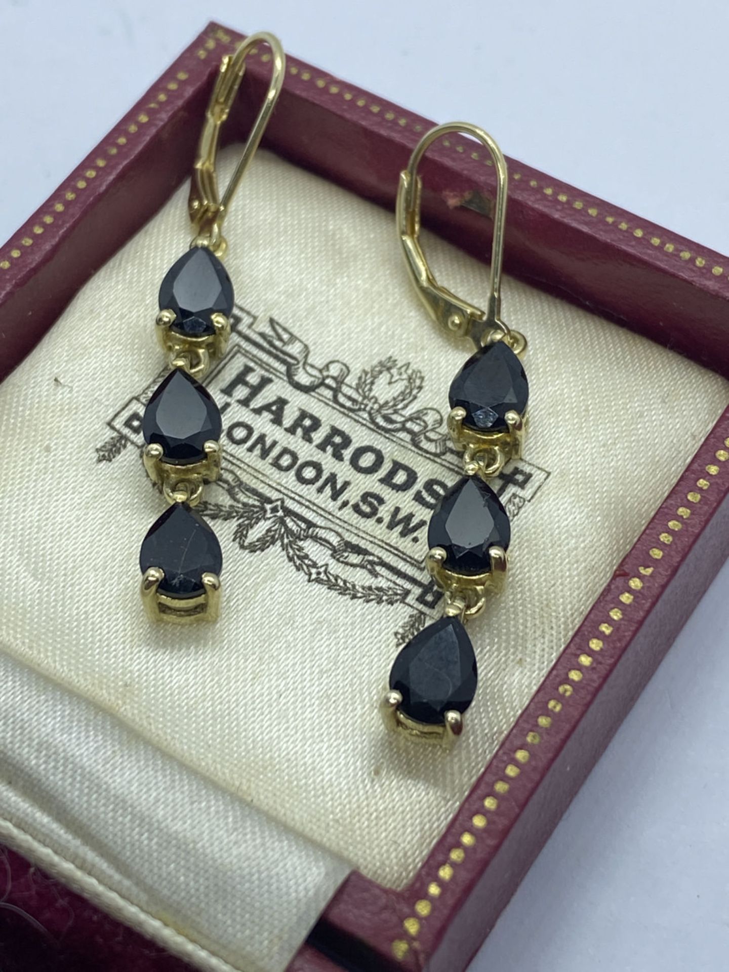 4.70ct PEAR CUT BLACK SPINNEL DROP EARRINGS 14ct GOLD OVER SILVER - Image 2 of 2