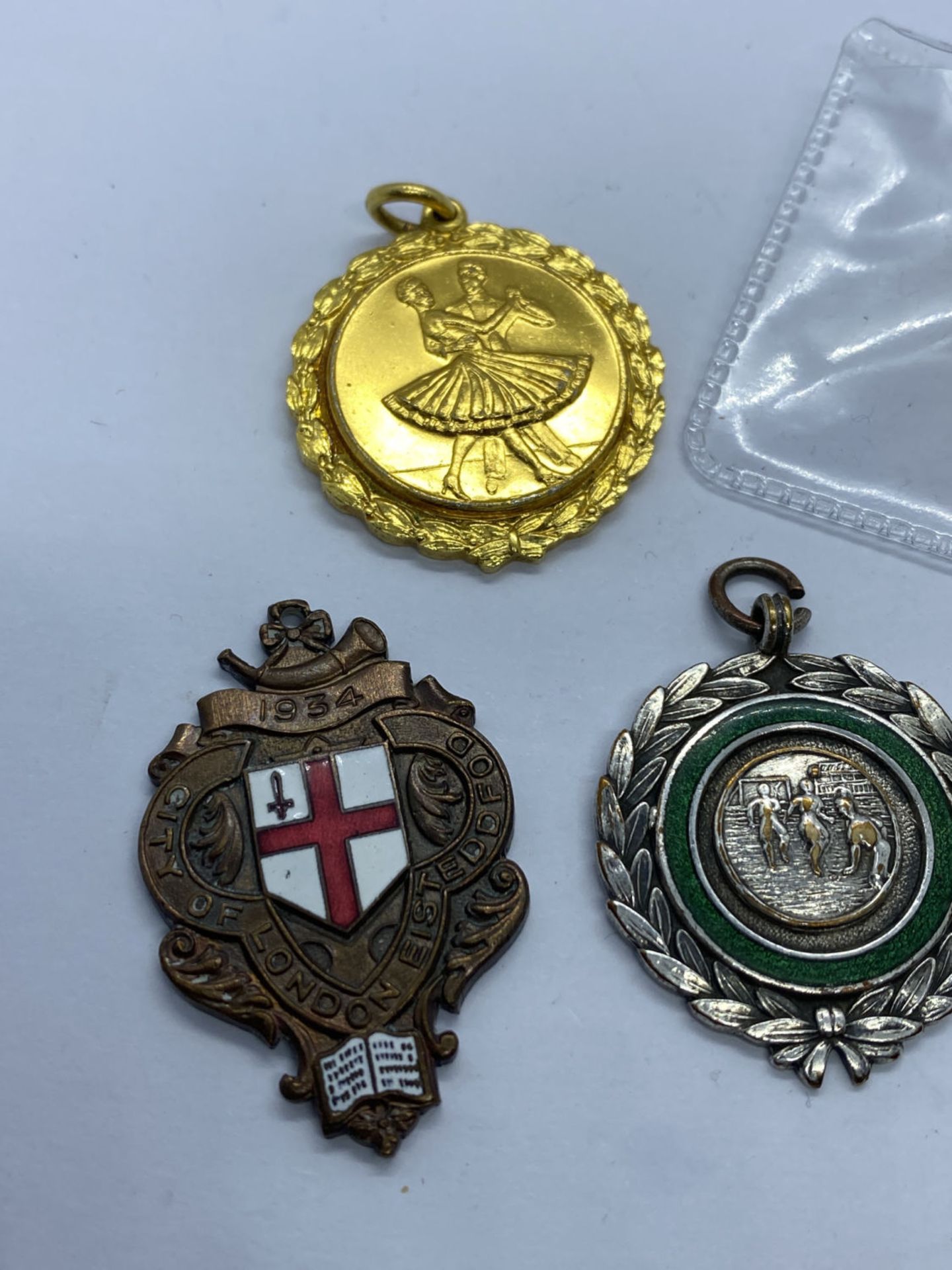 ASSORTED MEDALS INCLUDING FOOTBAL PIANO PLUS LIONS 15 YEARS SERVICE BADGE - Image 3 of 4
