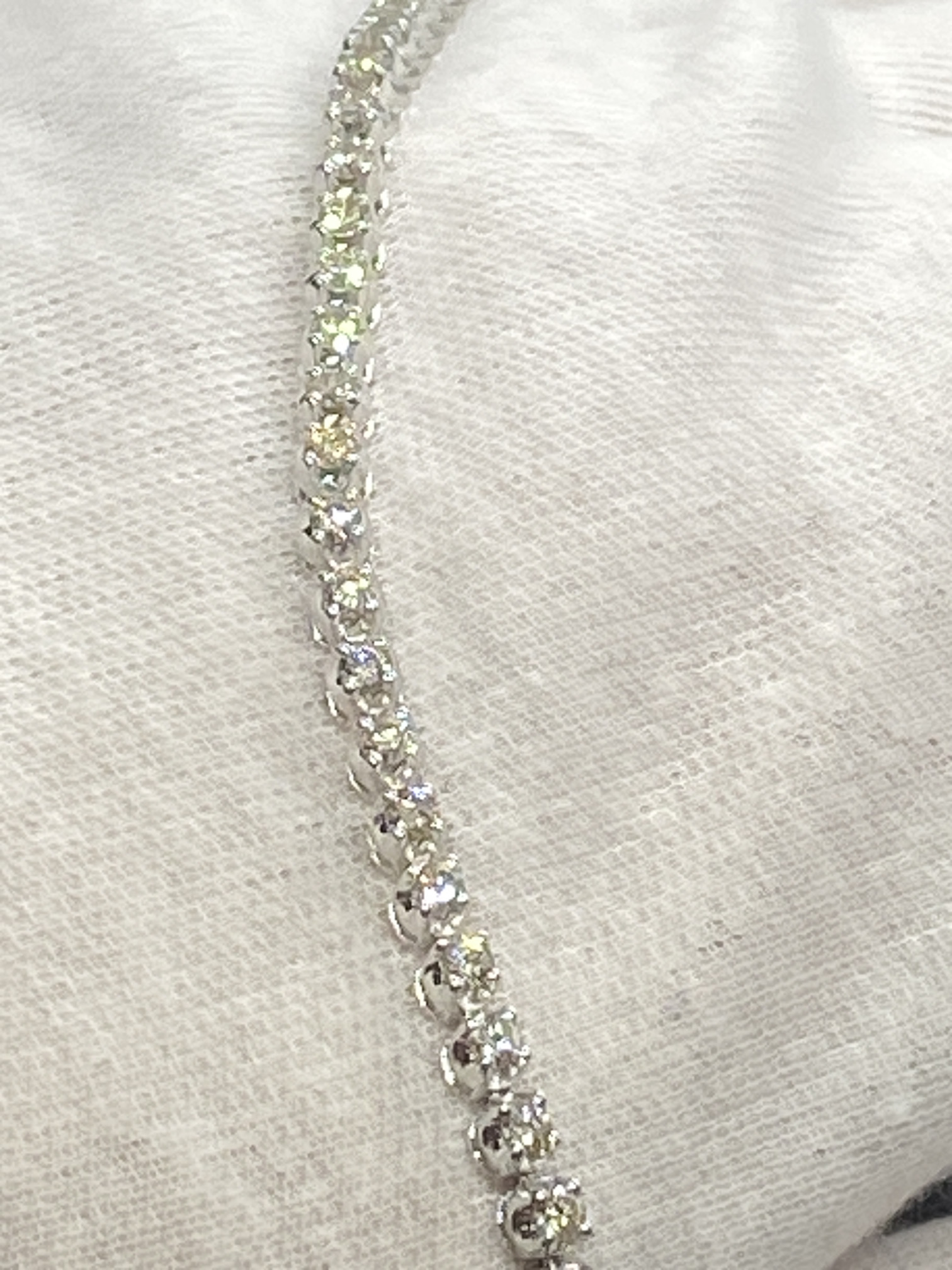 STUNNING 4.00ct NATURAL DIAMOND TENNIS BRACELET SET WHITE GOLD - F/G/H SI1 APPROX -£5800 INSURANCE V - Image 3 of 3