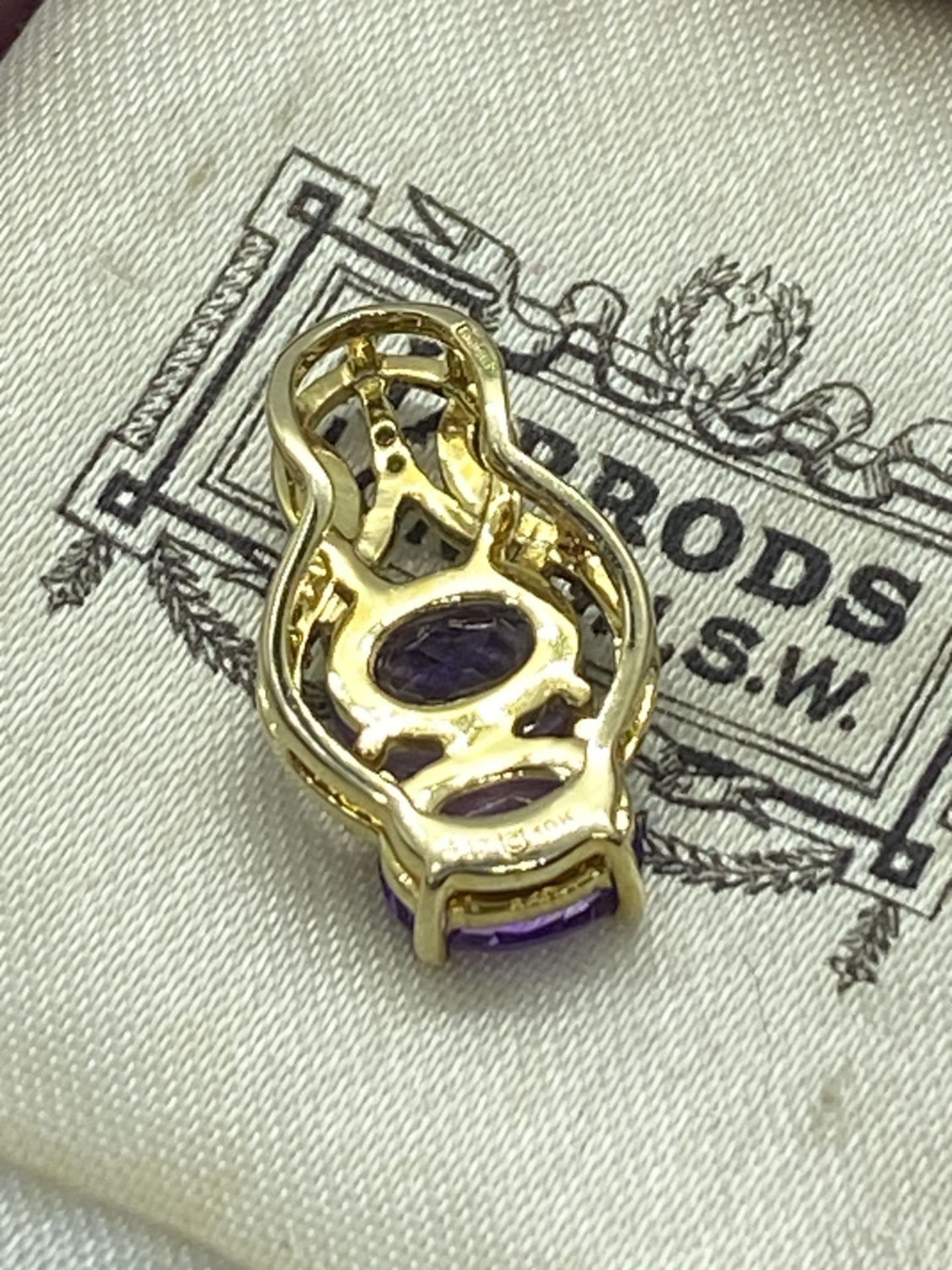MOROCCAN AMETHYST 10ct YELLOW GOLD PENDANT APPROX. 20mm X 10mm - Image 2 of 2