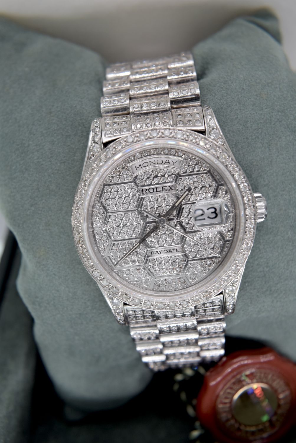 WATCH MARKED ROLEX DAY DATE (DIAMOND ENCRUSTED) MO - Image 7 of 13