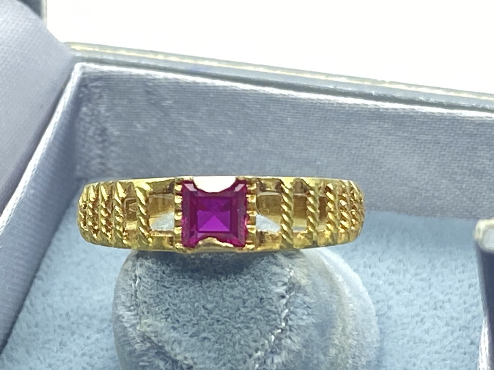 RUBY SET RING IN YELLOW METAL TESTED AS 18CT GOLD