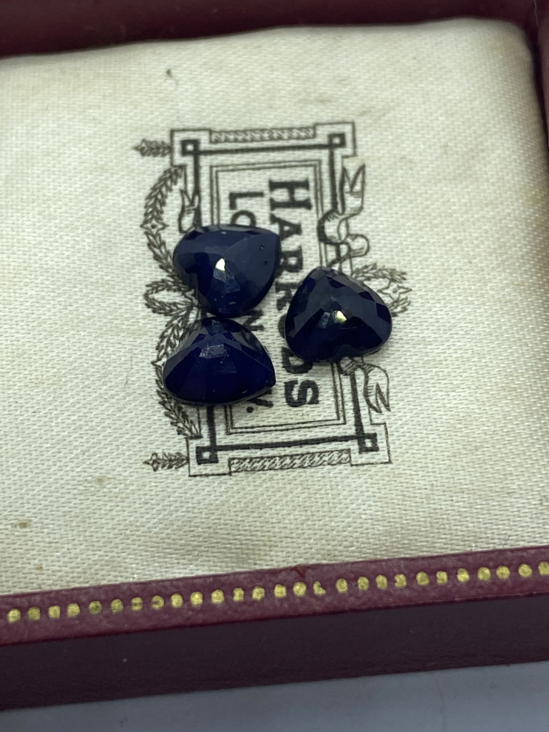 APPROX. 4.55ct LOOSE HEART SHAPED BLUE SAPPHIRES - Image 2 of 3