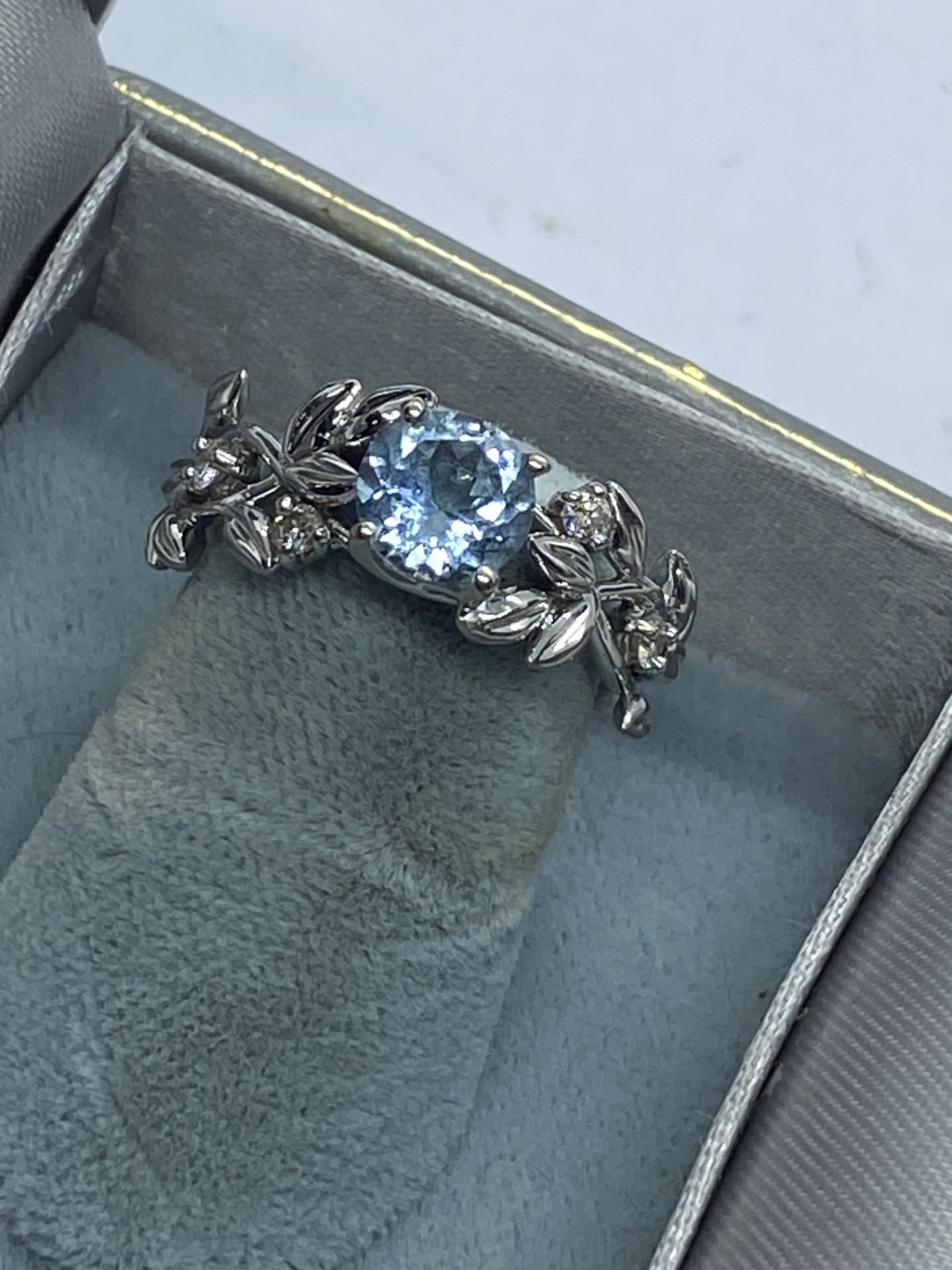 BEAUTIFUL AQUAMARINE & DIAMOND RING IN WHITE METAL TESTED AS 14ct GOLD - Image 4 of 6