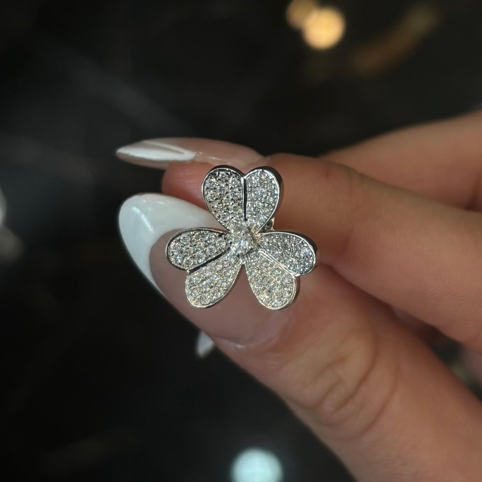 1.42CT DIAMOND 'FLOWER' STYLE EARRINGS (18CT WHITE GOLD) - Image 3 of 8