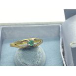 18ct GOLD EMERALD SET RING 