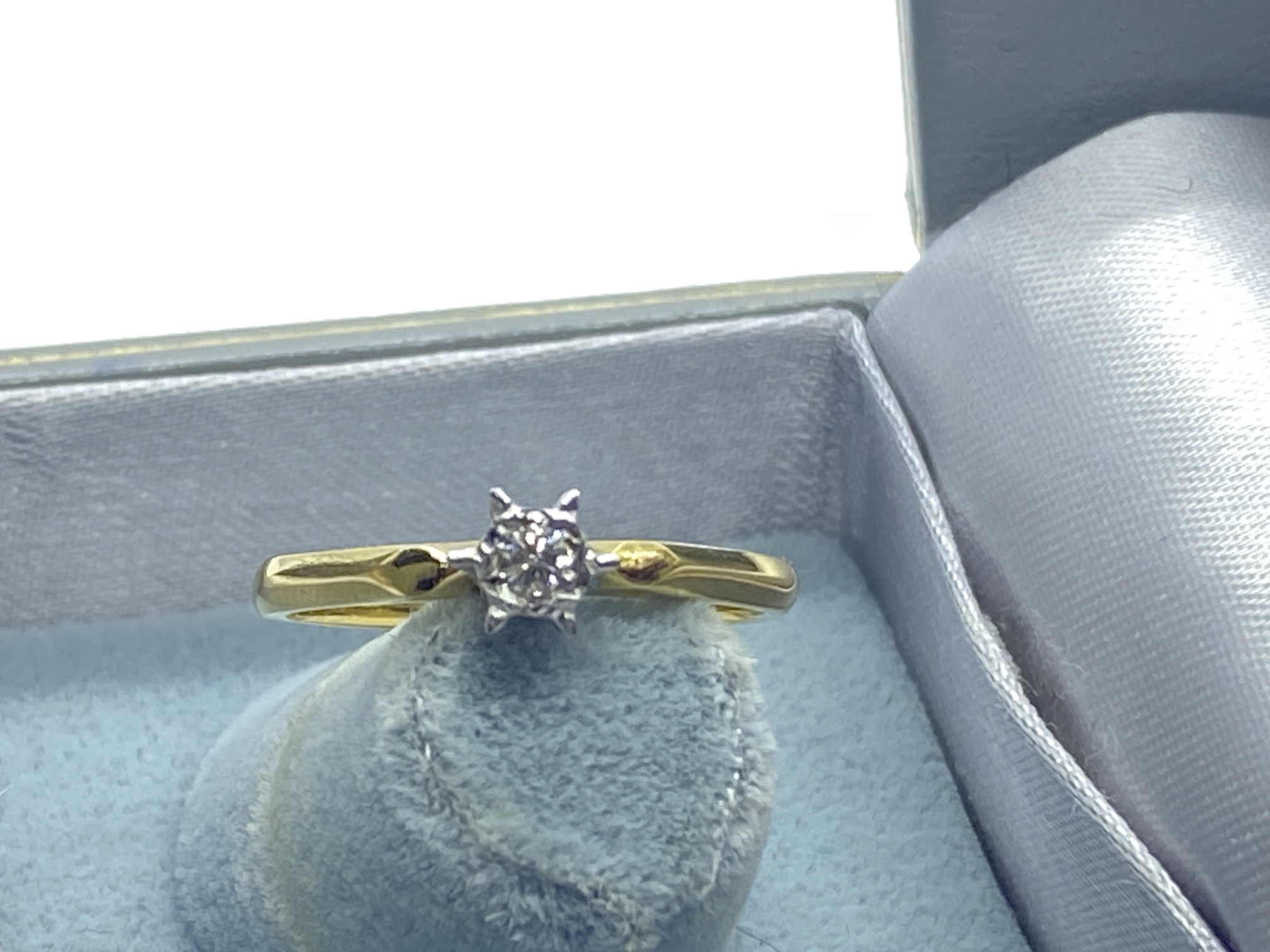 18ct GOLD DIAMOND SOLITAIRE RING APPROX 20 POINTS