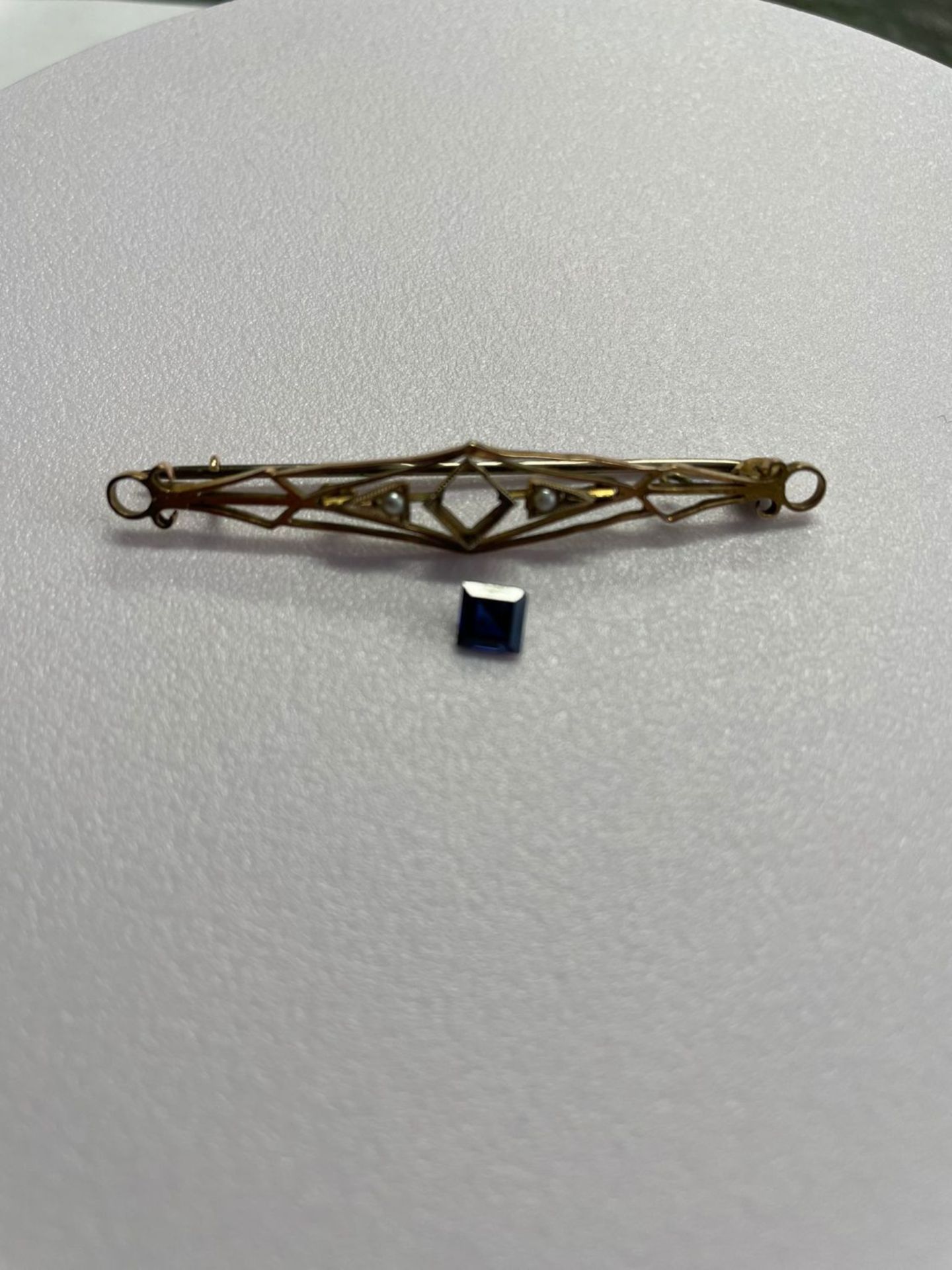 Edwardian pin with sapphire and pearls. The sapphire has come out. Market 9ct - Image 2 of 4