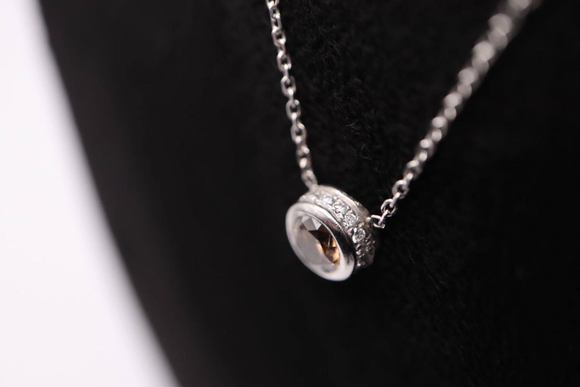 0.80CT DIAMOND PENDANT WITH 14K GOLD SETTING & CHAIN - Image 2 of 4