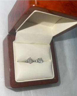 9ct WHITE GOLD 2.05ct DIAMOND STUD EARRINGS - APPROX  G/H COLOUR & I1 CLARITY  - Image 2 of 4